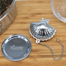 Afbeelding in Gallery-weergave laden, Blended Lifestyle theezeef schelp met lekplaatje op houten plank