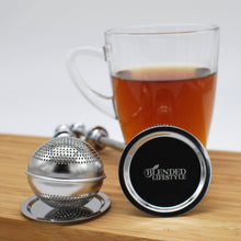 Afbeelding in Gallery-weergave laden, Blended Lifestyle theezeef in veervorm met lekplaatje