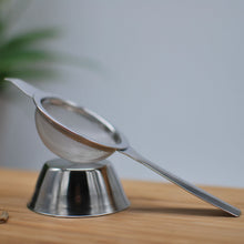 Afbeelding in Gallery-weergave laden, Blended Lifestyle theezeef met staaf en lekbakje close up foto
